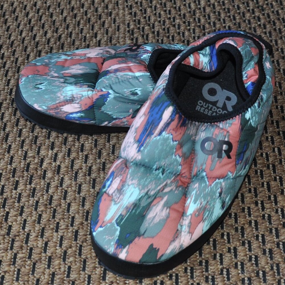 Outdoor Research Tundra Trax Puffer Camping Slip- on Shoes Booties Sz 6.5-7.5 Sm